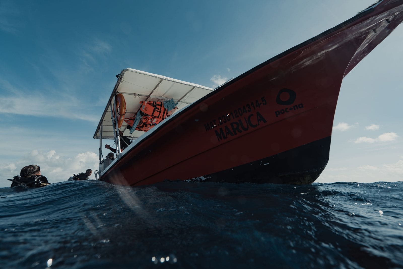 Dalış teknesi ve deniz